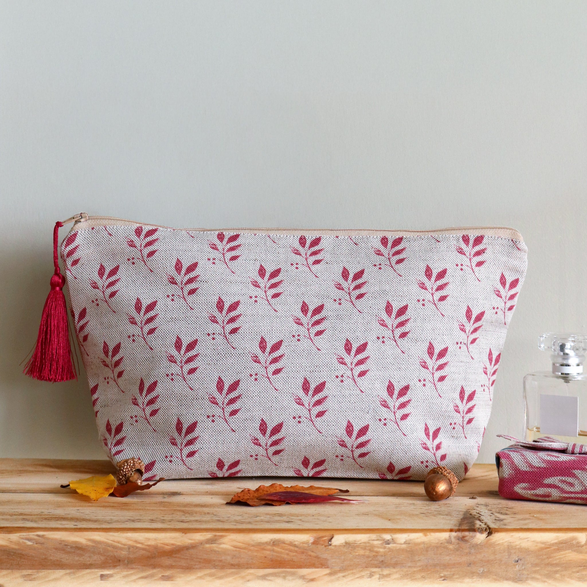 Cranborne Tassel Wash Bag - Maple Red On Natural