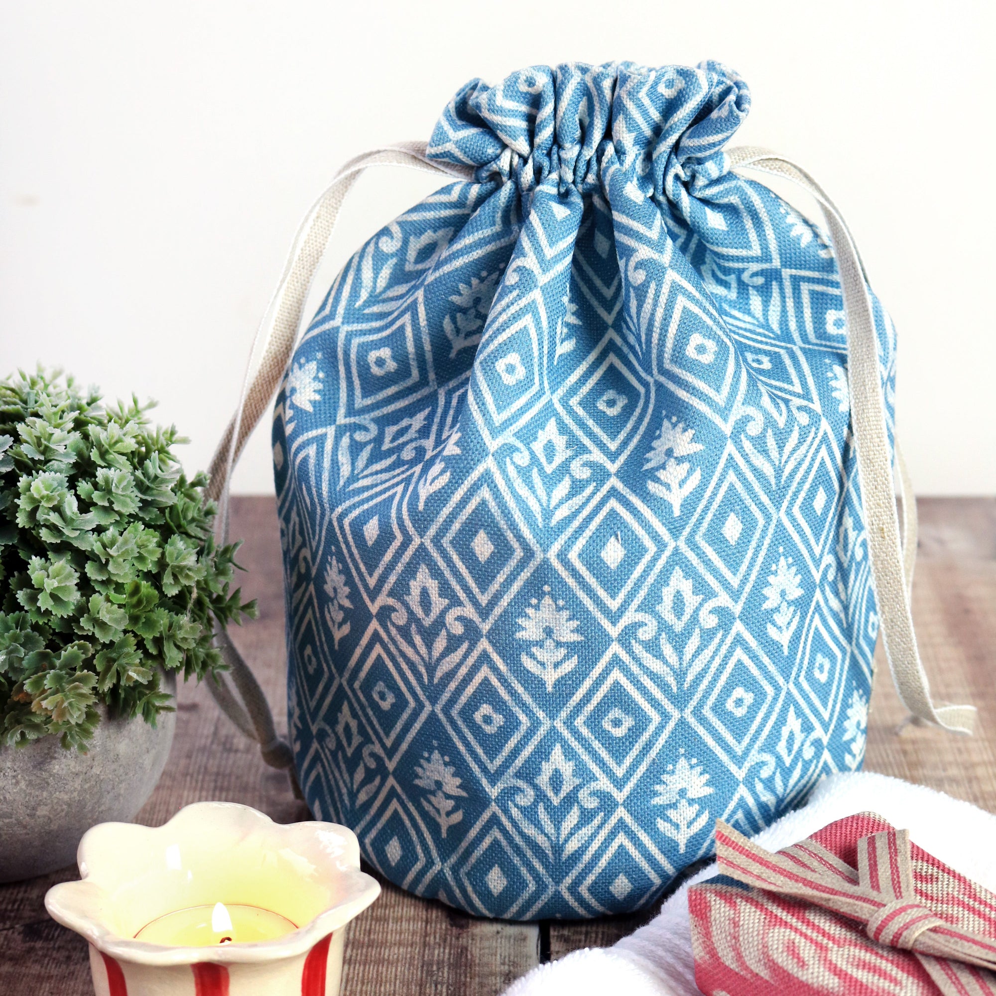 Indra Thistle Toiletry Bag - Damsel Blue